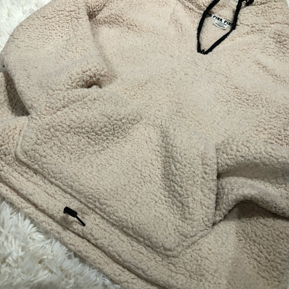 Pink by Victoria’s Secret Sherpa pull over L So Fun & Warm! A must have Fav!!💗